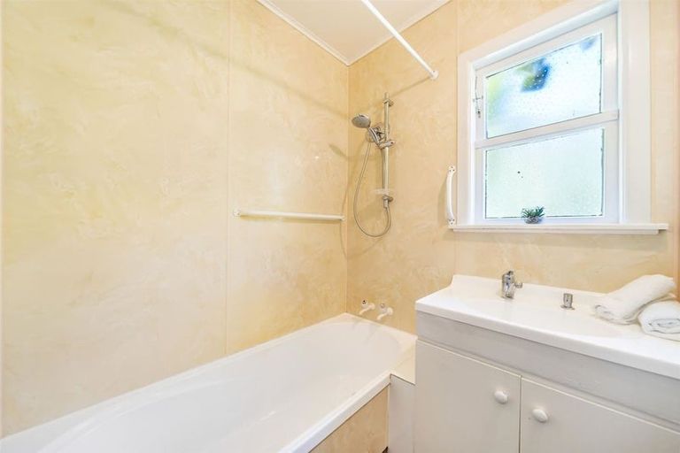 Photo of property in 6 Reid Road, Wainuiomata, Lower Hutt, 5014