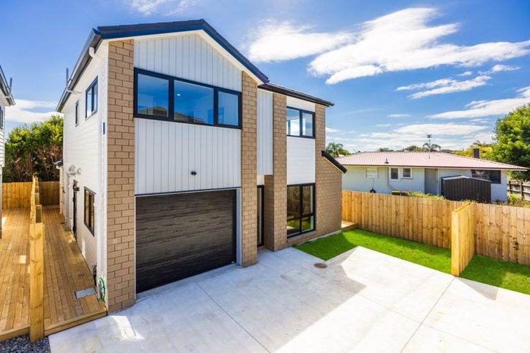 Photo of property in 16e Friesian Drive, Mangere, Auckland, 2022