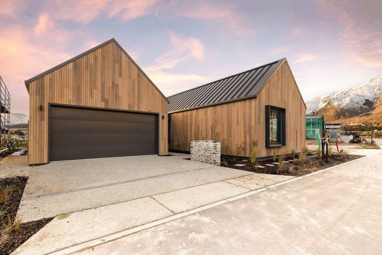 Photo of property in 18 Taurus Lane, Jacks Point, 9371