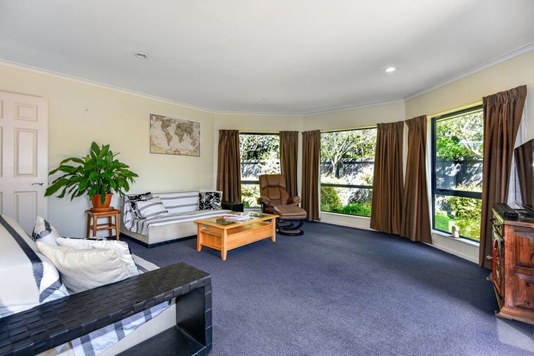 Photo of property in 11 Elmslie Grove, Halswell, Christchurch, 8025