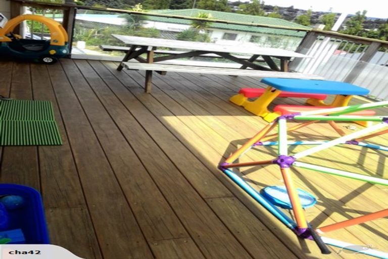 Photo of property in 42 Cedar Heights Avenue, Massey, Auckland, 0614