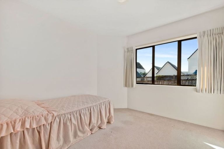 Photo of property in 1/22 Woodbridge Lane, Milford, Auckland, 0620