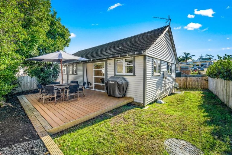 Photo of property in 921c Whangaparaoa Road, Manly, 0930