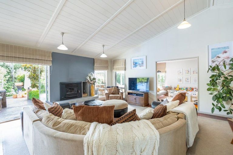 Photo of property in 1 Holden Way, Fitzherbert, Palmerston North, 4471