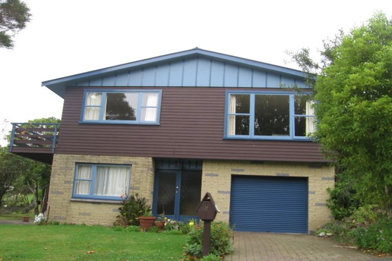 Photo of property in 7 Sunrise Boulevard, Tawa, Wellington, 5028