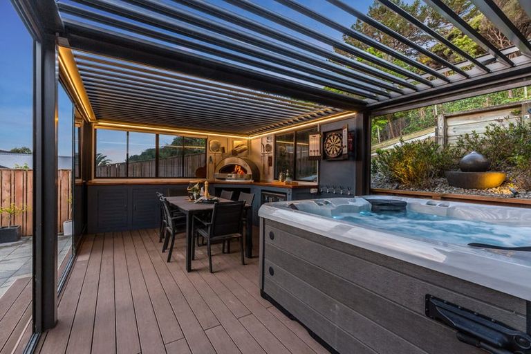 Photo of property in 76 Omapere Street, Whitby, Porirua, 5024