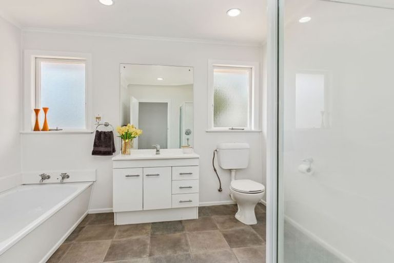 Photo of property in 4 Portadown Avenue, Pakuranga Heights, Auckland, 2010