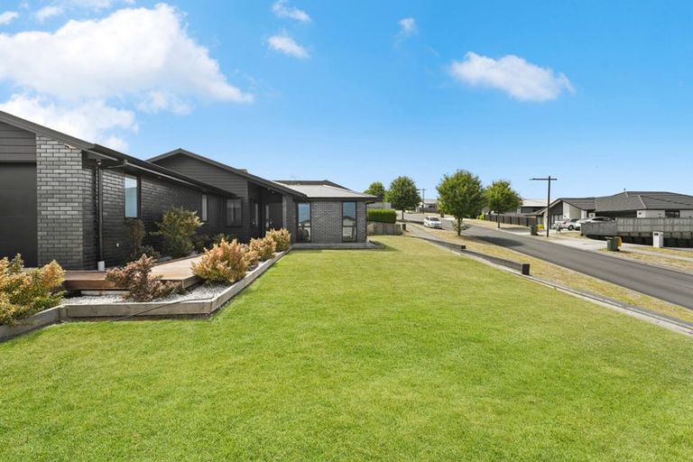 Photo of property in 23 Waireka Road, Rototuna North, Hamilton, 3210