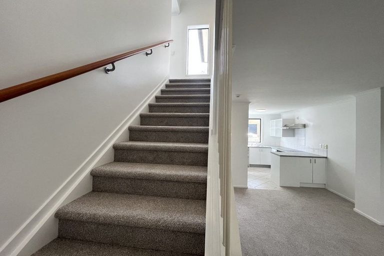 Photo of property in 4 Barnea Circle, Glen Eden, Auckland, 0602