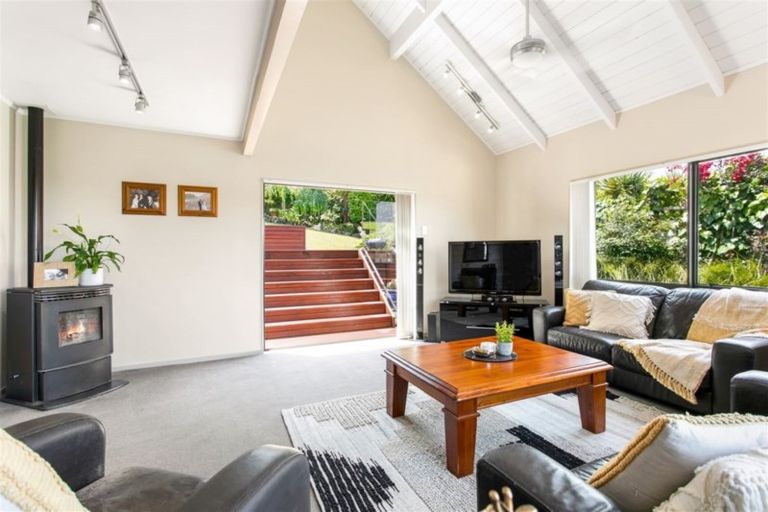 Photo of property in 21 Lagoon Way, West Harbour, Auckland, 0618