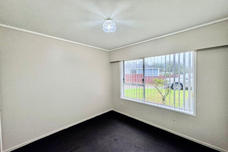 Photo of property in 1/15 Meadowcourt Drive, Manukau, Auckland, 2025