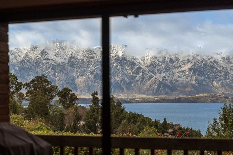 Photo of property in 4 Moss Lane, Sunshine Bay, Queenstown, 9300