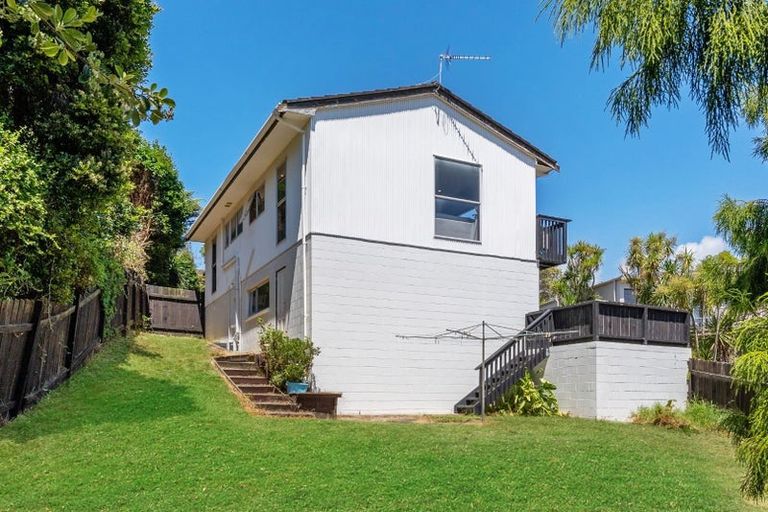 Photo of property in 2/76 Heathcote Road, Castor Bay, Auckland, 0620