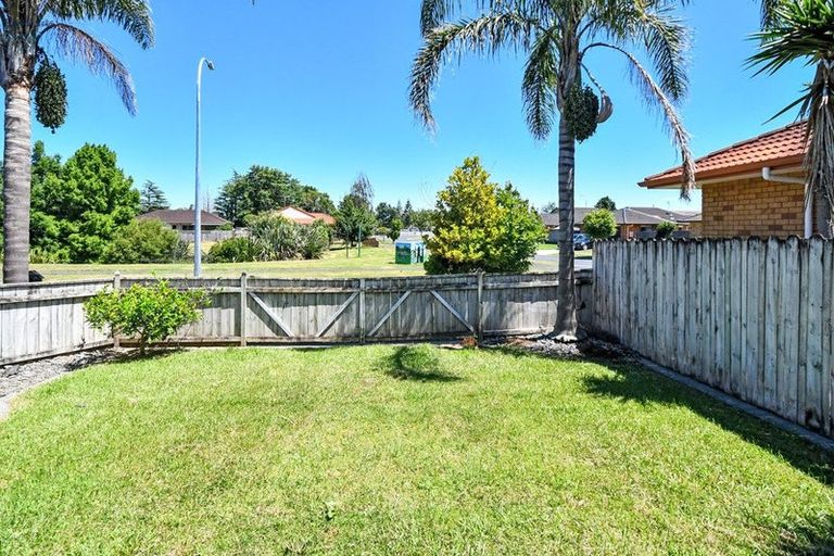 Photo of property in 2 Carisbrook Crescent, Papakura, 2110