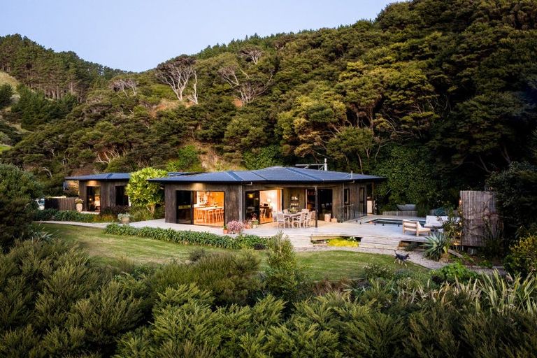 Photo of property in 380 Whaanga Road, Raglan, 3297