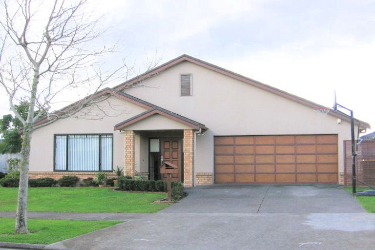 Photo of property in 12 Millisle Place, East Tamaki Heights, Auckland, 2016