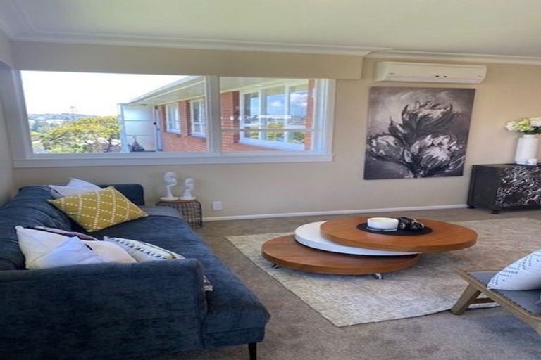 Photo of property in 2/111 Bond Crescent, Forrest Hill, Auckland, 0620
