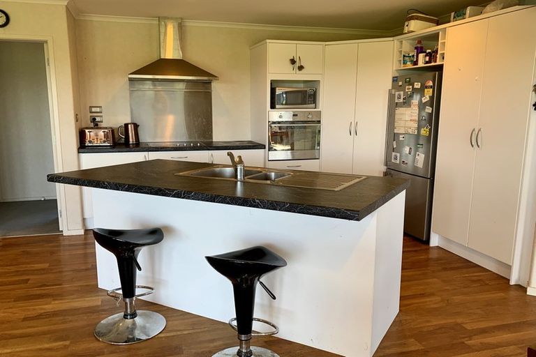 Photo of property in 124a Mountain Road, Sentry Hill, New Plymouth, 4373