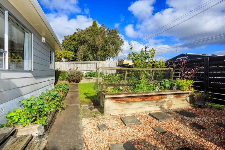 Photo of property in 1/11 Kahika Road, Birkdale, Auckland, 0626