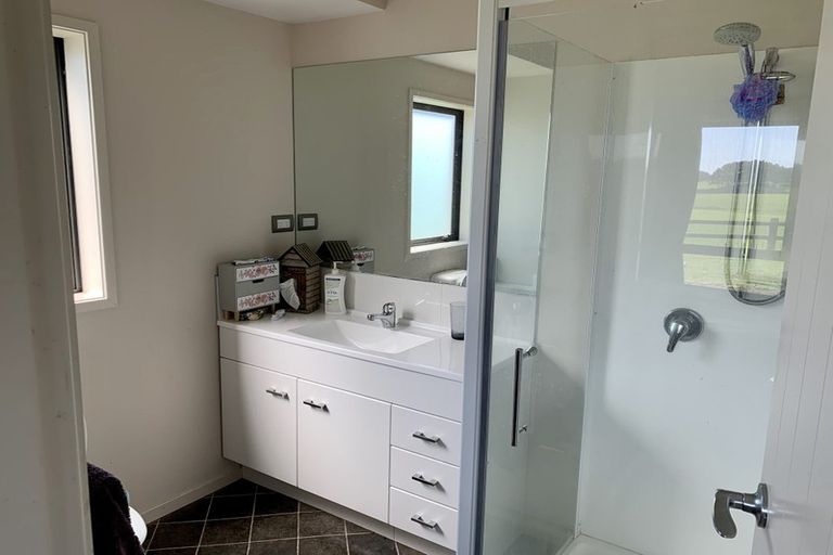 Photo of property in 124a Mountain Road, Sentry Hill, New Plymouth, 4373