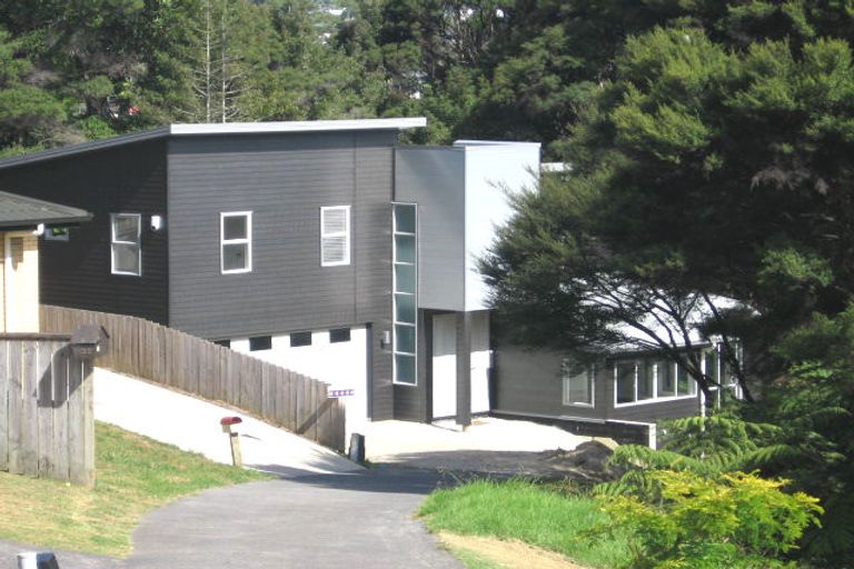 Photo of property in 24 Heathglen Place, Bayview, Auckland, 0629