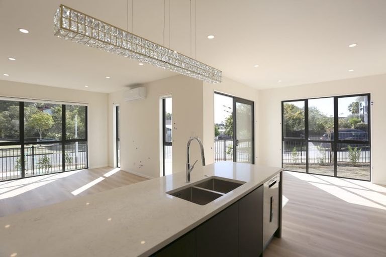 Photo of property in 46 Topliss Drive, Northcross, Auckland, 0632