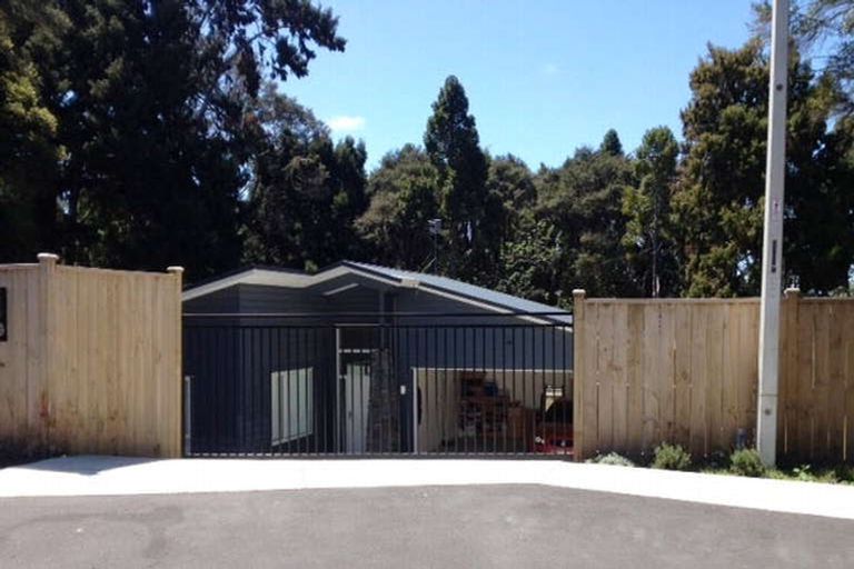Photo of property in 212 Woodlands Park Road, Titirangi, Auckland, 0604