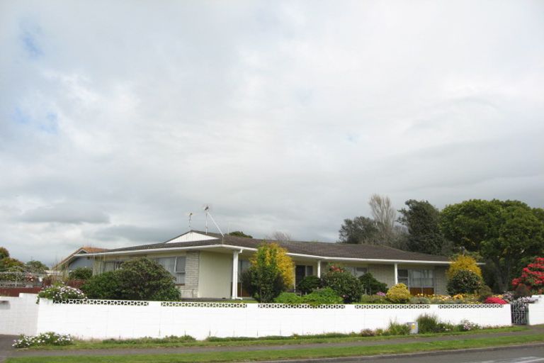 Photo of property in 2 Poplar Grove, Whalers Gate, New Plymouth, 4310