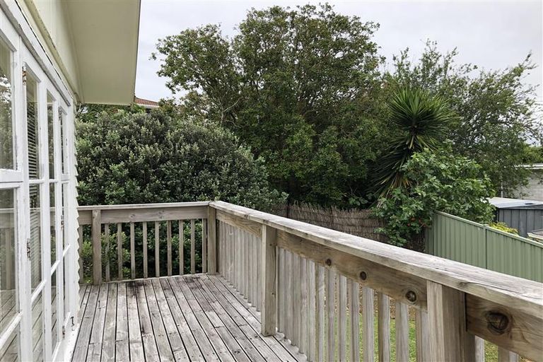 Photo of property in 1/13 Fairlea Road, Te Atatu South, Auckland, 0610