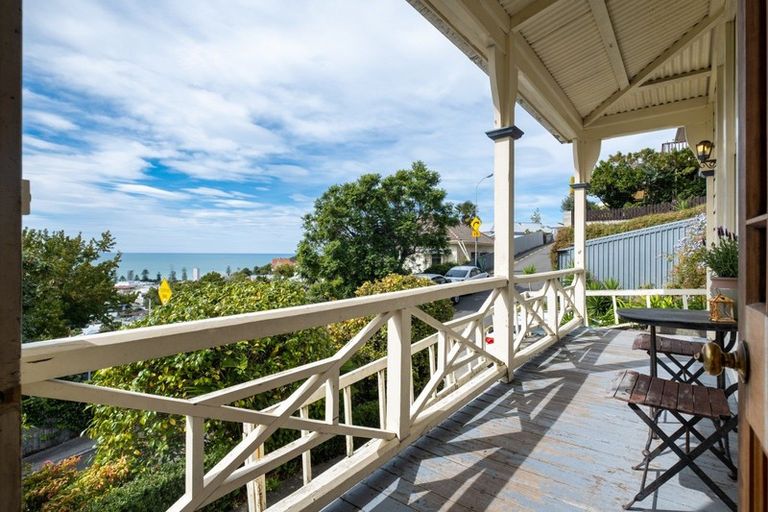 Photo of property in 16 Sealy Road, Bluff Hill, Napier, 4110