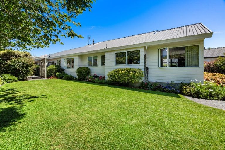 Photo of property in 14 Kingsgate Close, Havelock North, 4130