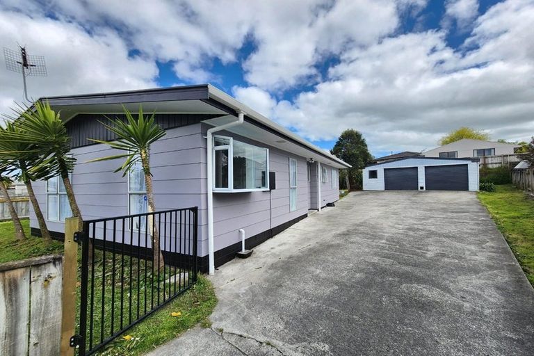 Photo of property in 37 Rhodes Drive, Kelvin Grove, Palmerston North, 4414