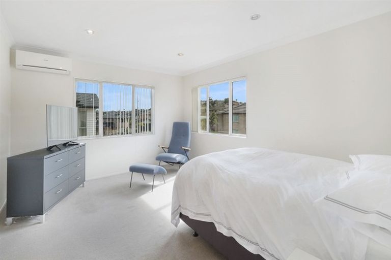 Photo of property in 5 Mulroy Place, Pinehill, Auckland, 0632