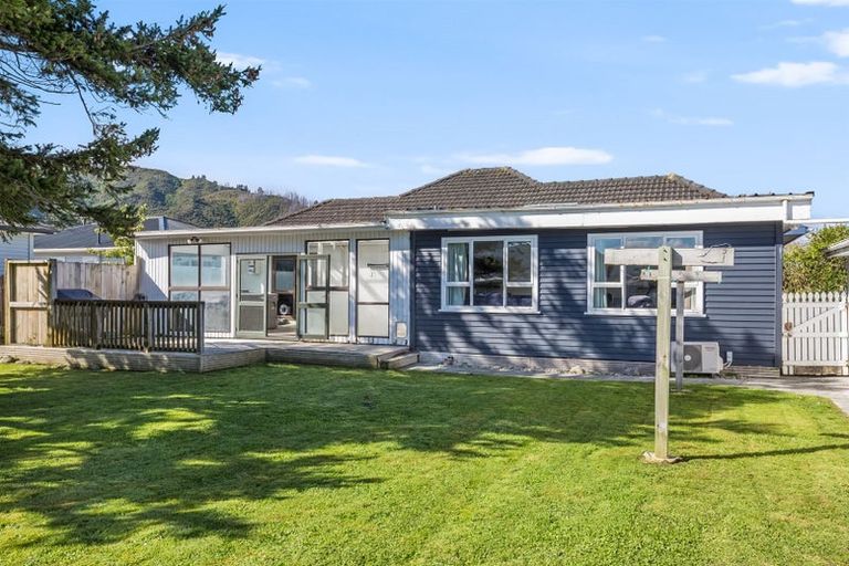 Photo of property in 4 Russell Road, Wainuiomata, Lower Hutt, 5014