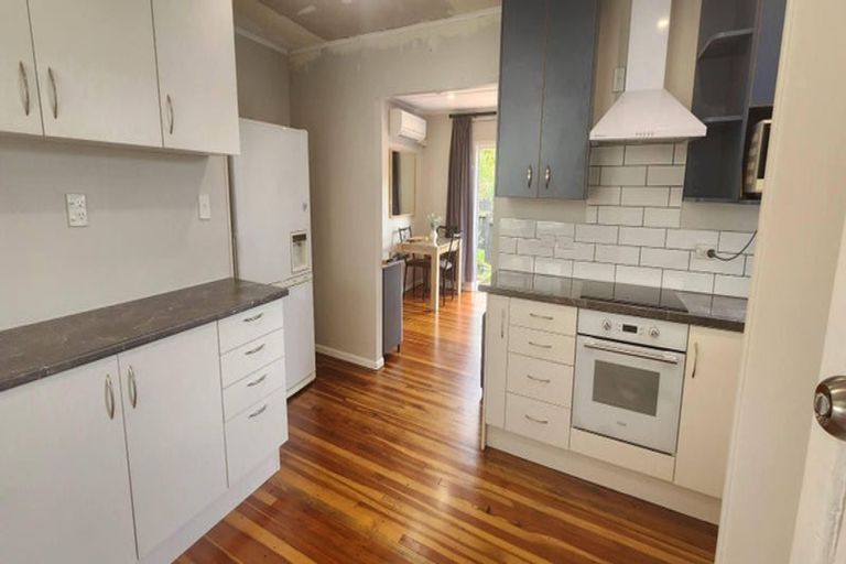 Photo of property in 11 Shackleton Grove, Stokes Valley, Lower Hutt, 5019