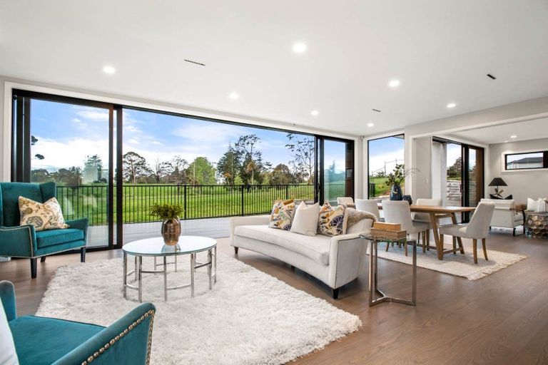 Photo of property in 14 Third Fairway Place, Albany, Auckland, 0632