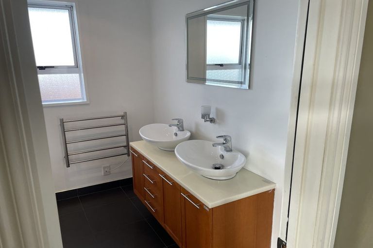 Photo of property in 1/1 Glenys Place, Broomfield, Christchurch, 8042