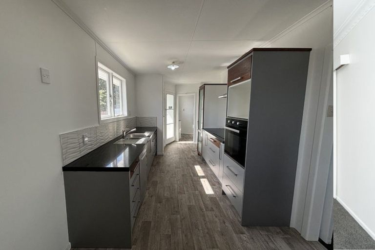 Photo of property in 77 Collins Road, Melville, Hamilton, 3206