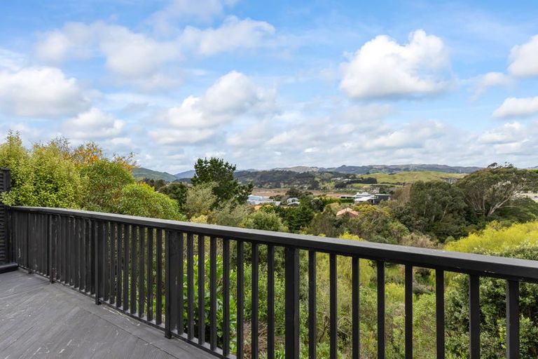 Photo of property in 77 The Masthead, Whitby, Porirua, 5024