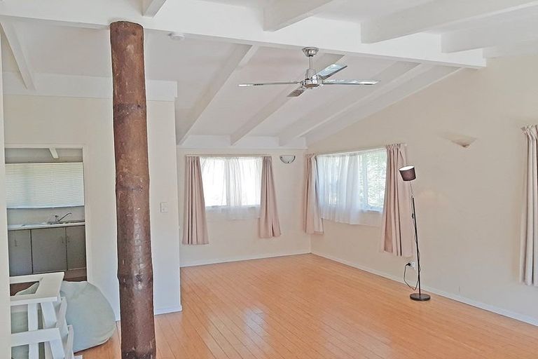 Photo of property in 617 Blockhouse Bay Road, Blockhouse Bay, Auckland, 0600