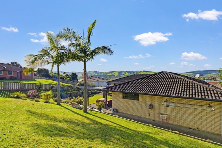 Photo of property in 40 Te Kauri Place, Helensville, 0800