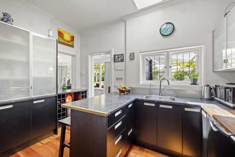 Photo of property in 9 Henui Street, Strandon, New Plymouth, 4312