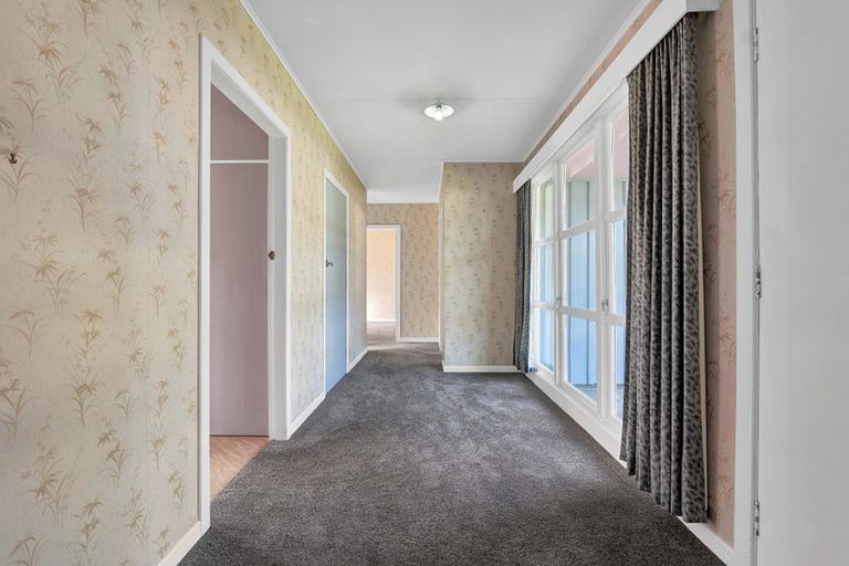 Photo of property in 71 Awanui Street, Merrilands, New Plymouth, 4312