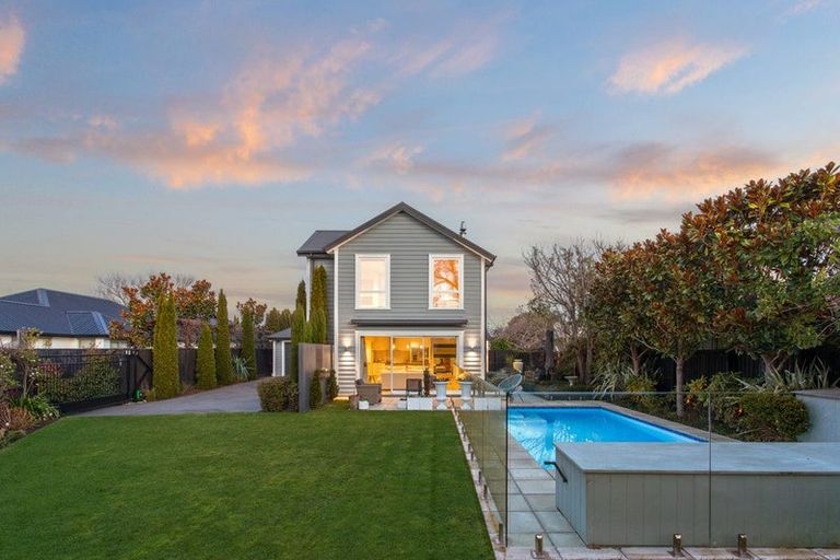 Photo of property in 12 Nightingale Place, Papanui, Christchurch, 8053