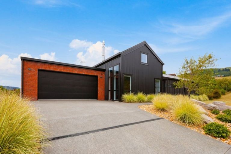 Photo of property in 2 Peregrine Place, Kinloch, Taupo, 3377