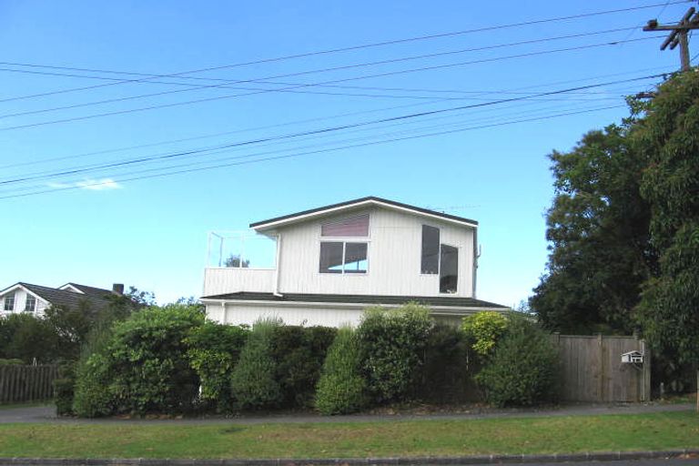 Photo of property in 1/85 Deep Creek Road, Waiake, Auckland, 0630