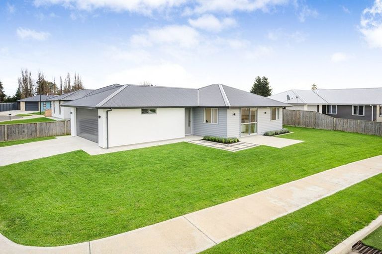 Photo of property in 2 Kereru Court, Marton, 4710