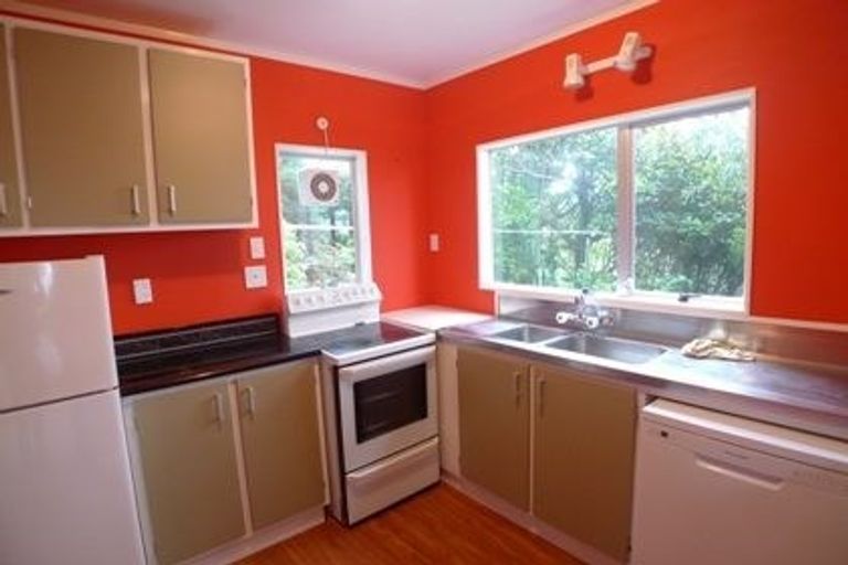 Photo of property in 6b Auckland Terrace, Melrose, Wellington, 6023