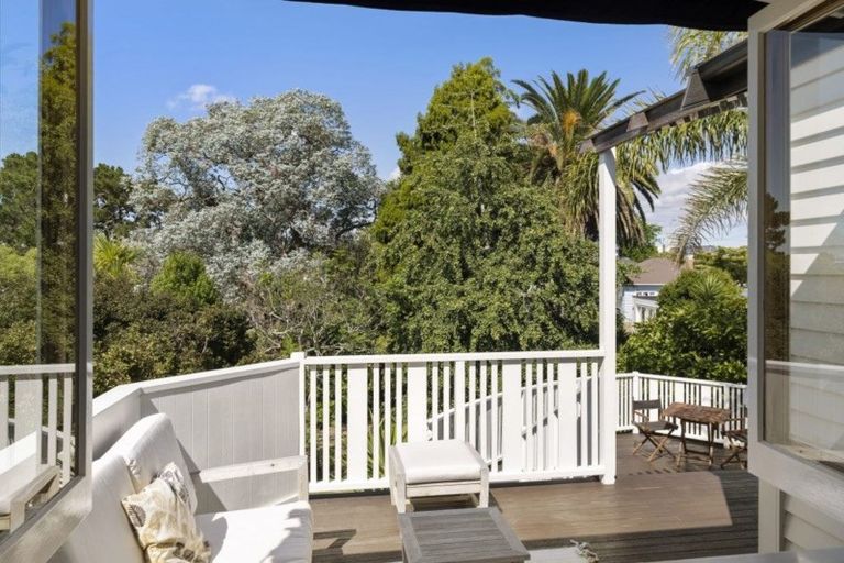 Photo of property in 52 Westmere Crescent, Westmere, Auckland, 1022