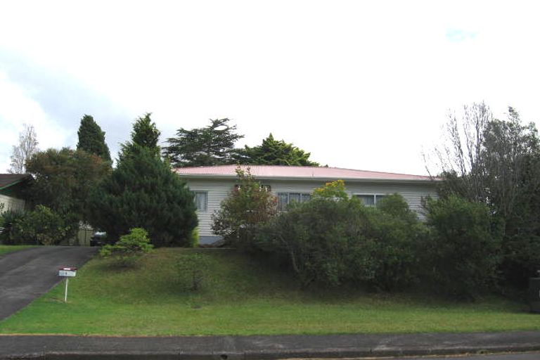 Photo of property in 6 Serwayne Place, Sunnyvale, Auckland, 0612